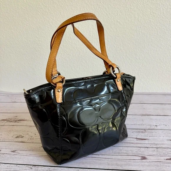 Coach Vintage Black Patent Leather Habdbag - Picture 2 of 16